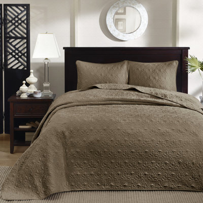 Queen Reversible Bedspread - Quilting For Style Oversized With Pre-washed Cotton Fill 2 Matching Shams Machine Washable Classic Pattern A Comfortable Rest Filling