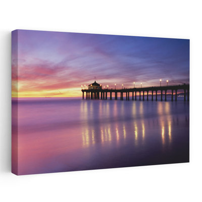 Reflet d'une jetée dans l'eau, jetée de Manhattan Beach, Manhattan Beach, San Francisco, Californie, États-Unis, romantique, tranquille, architecture abstraite, art de plage