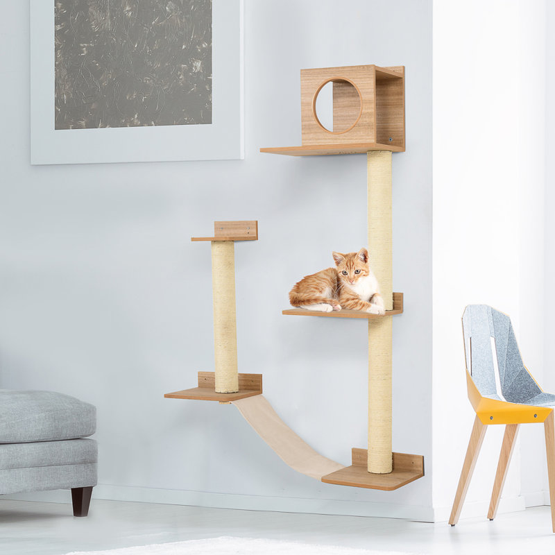 Tour pour chat à activité murale multi-niveaux avec poteaux à griffes recouverts de sisal et espace intérieur