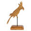 Sculpture de perroquet cacatoès en rotin - décor tropical tissé à la main, décor d'oiseau bohème sur support en bois