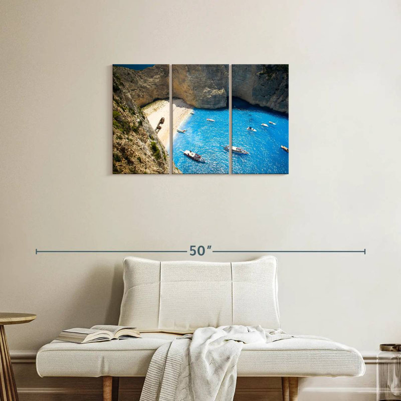 Vue aérienne de la plage de Navagio, H 20 po x l 33 po