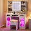 Meuble-lavabo de 41,3 po avec miroir coulissant et lumières DEL, coiffeuse avec tabouret de rangement, 3 tiroirs et 2 armoires RVB, bureau de coiffeuse avec tablettes ouvertes et station de charge, blanc