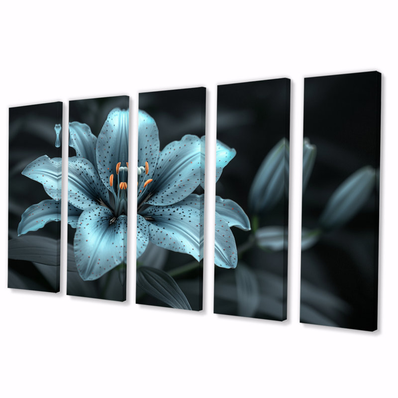 «Modern Modern White and Blue Glass Lilies Photo II», ensemble d'art sur toile, H 32 po x l 80 po