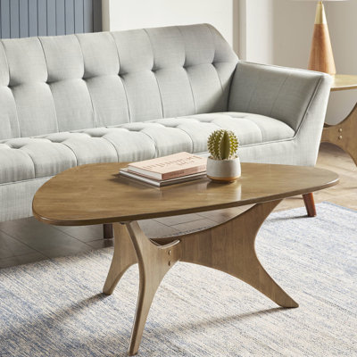 Plateau de table chic en bois triangulaire, pieds en placage, placage naturel moderne, base stable