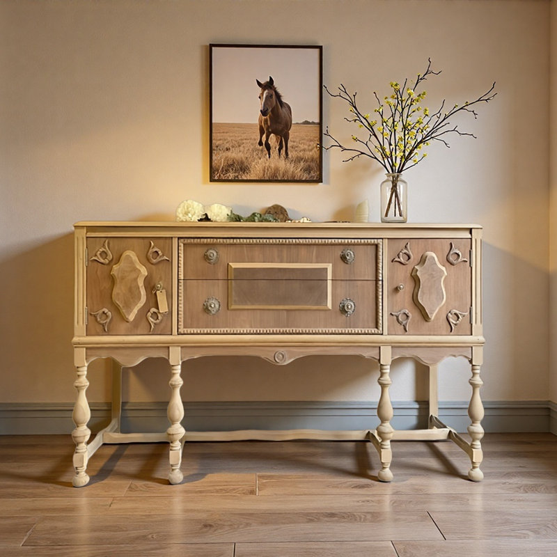 Buffet Retro Luxury Home