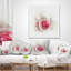 Coussin décoratif à imprimé floral - Rose blanche avec pétales roses