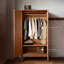 Petite armoire simple et moderne en bois massif