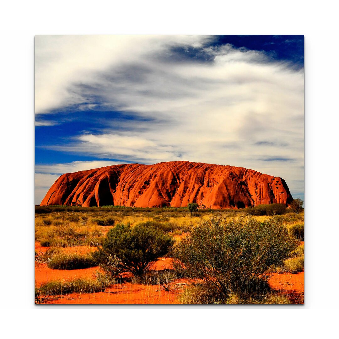 Leinwandbild Australischer roter Berg im Outback am Abend