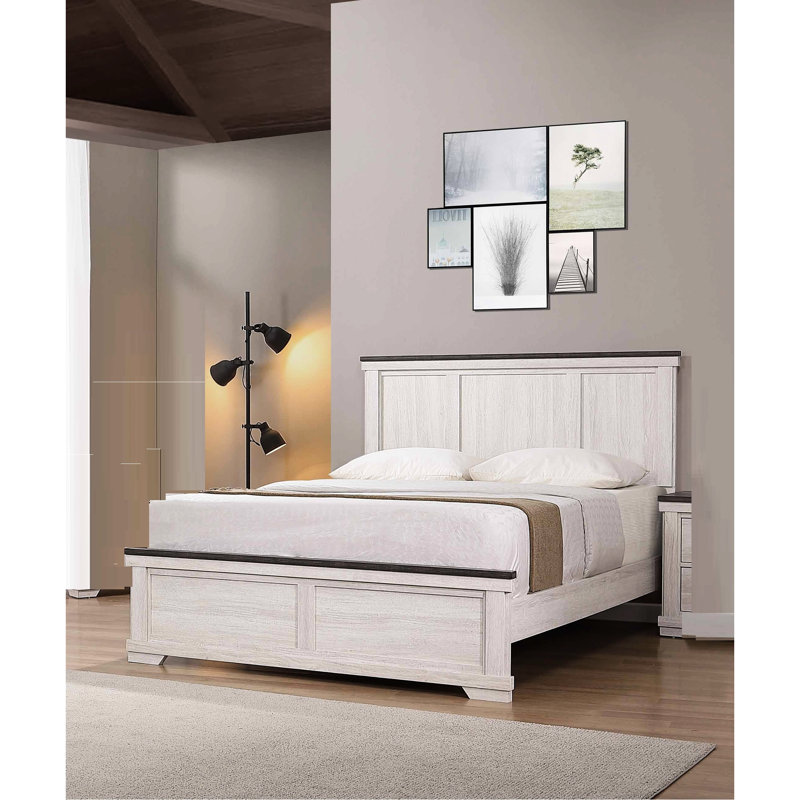 Mobilier de chambre rustique: lit à panneaux double blanc et brun antique pour un confort douillet