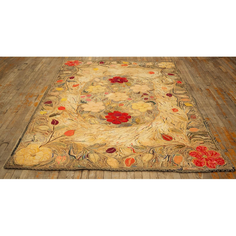 1880s Beige Floral Classic Folk Art Antique American Hooked Knotted Wool Rug