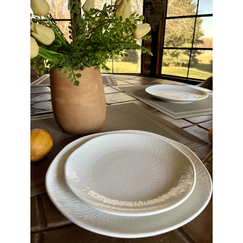 Assiette plate en porcelaine blanche