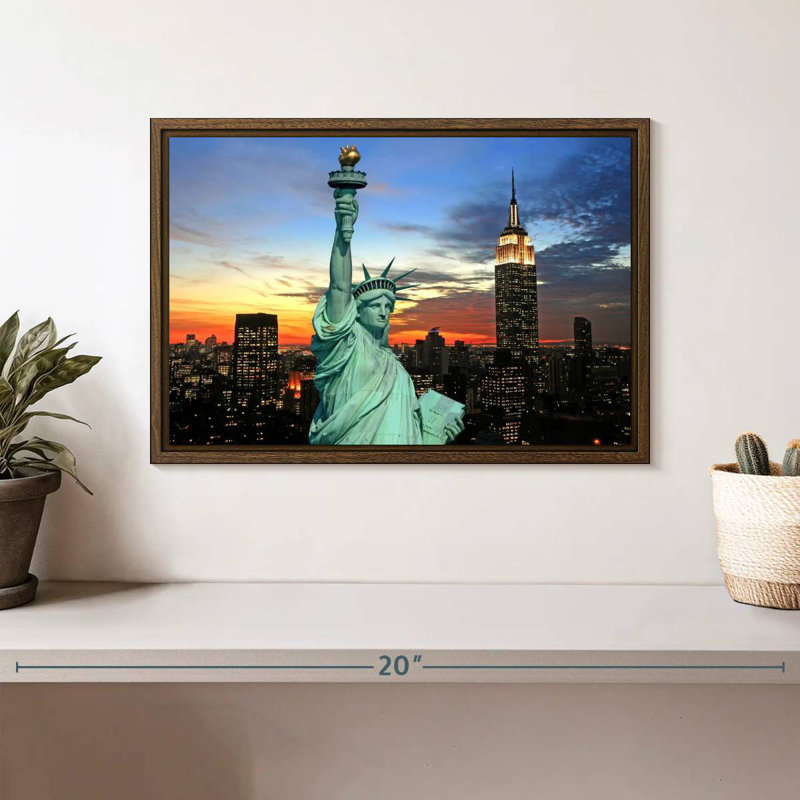 Statue de la liberté et l'horizon, 13 po x 9 po, Cadre flottant en noyer