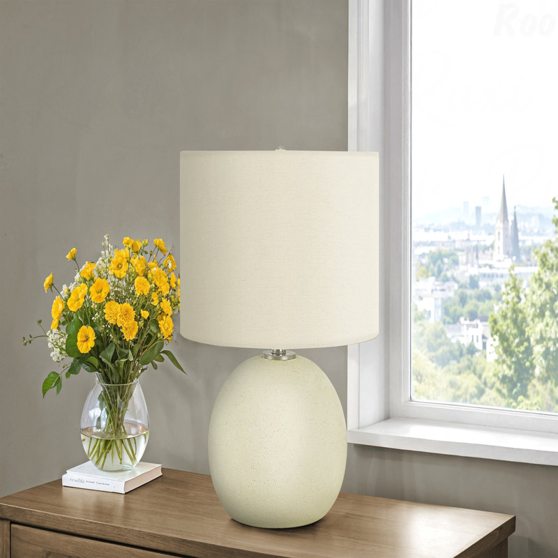 Lampe de table - H 18 po, matériau céramique crème, ivoire et abat-jour crème