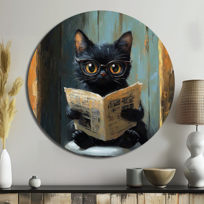 «Cute Cat Ready journal on the toilettes I», art mural rond en métal, impression sur métal noir moderne