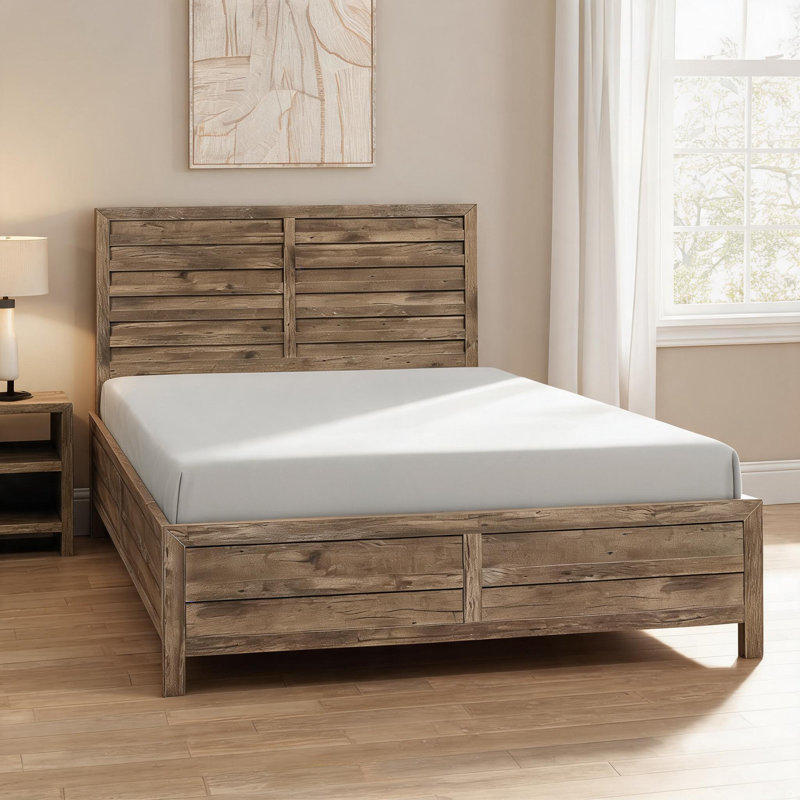 Structure de lit double rustique moderne à motif linéaire, fabrication en pin vieilli avec finition brune, s'adapte aux matelas de grand lit standard