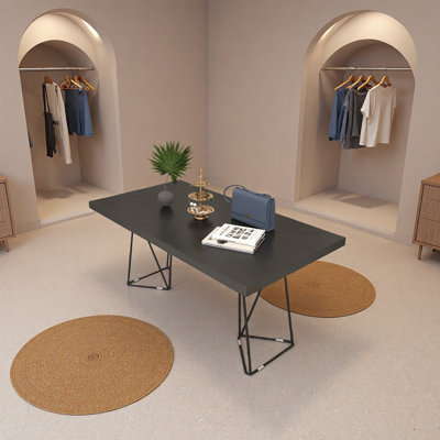 Table de présentation de vêtements