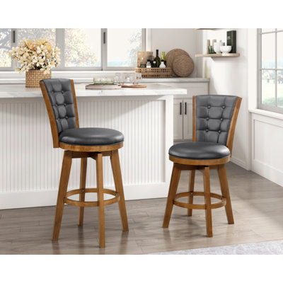 Ensemble de 2 chaises de bar Tyelor capitonnées à boutons, assise et dossier rembourrés en bois de châtaignier massif