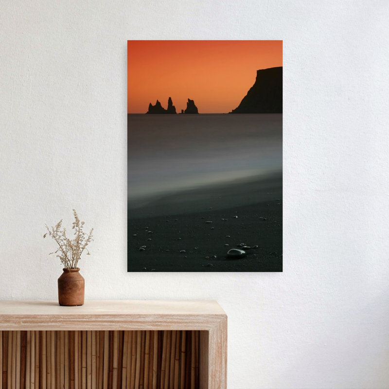 Coucher de soleil spectaculaire sur sable noir, affiche murale côtière paisible et sereine, 24" H x 16" W