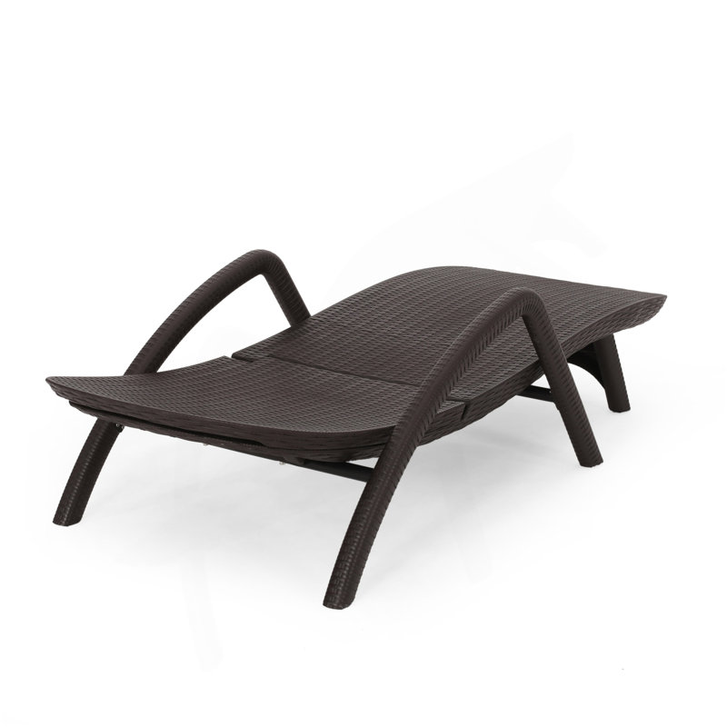 CHAISE MIKAEL CHAISE