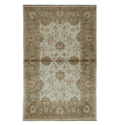 Tapis crème et vert clair de haute qualité noué à la main