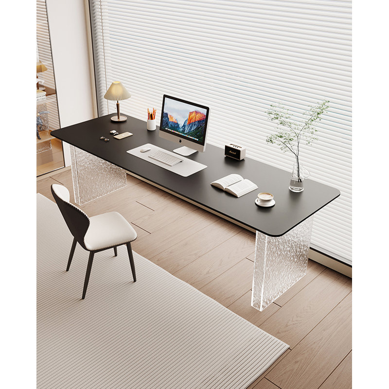 Bureau d'écriture contemporain avec pieds en acrylique ondulé givré et surface en pierre frittée, Noir / blanc