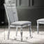 Chaises de salle à manger rembourrées en blanc rustique (de 2) - Fabrication en bois d'hévéa massif, rembourrage en mousse épaisse, dossier courbé élégant, revêtement gris pour le siège et le revêtement, 2 pièces, bois d'hévéa, rembourrage, dossier arrondi,