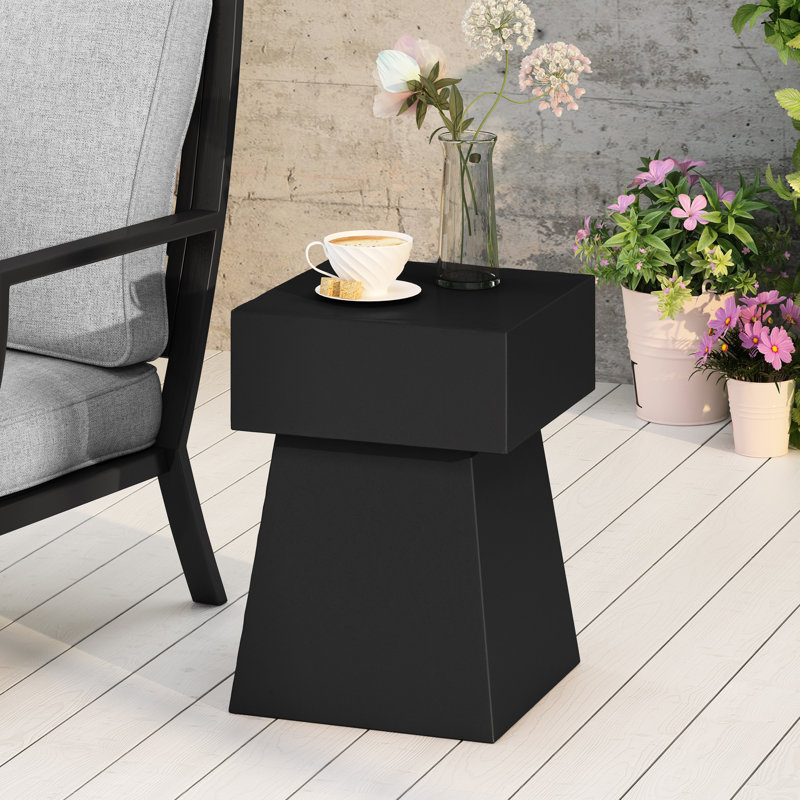 Table d'appoint légère en béton, design moderne, oxyde de magnésium noir, aucun assemblage requis, design sur pied - 35,8 cm de largeur x 47,7 cm de hauteur, style contemporain, noir, Form Oxide