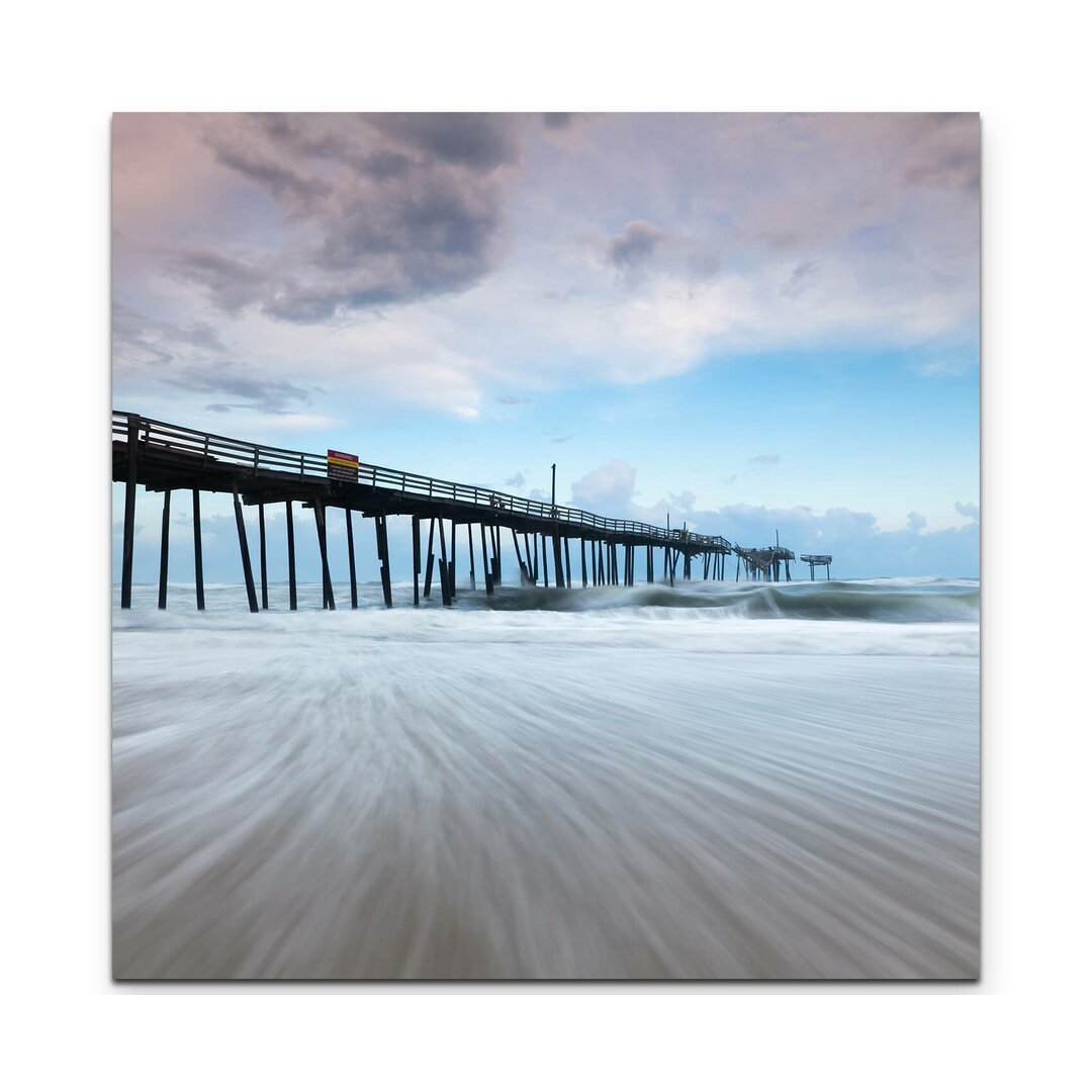 Leinwandbild Alte Seebrücke im Meer