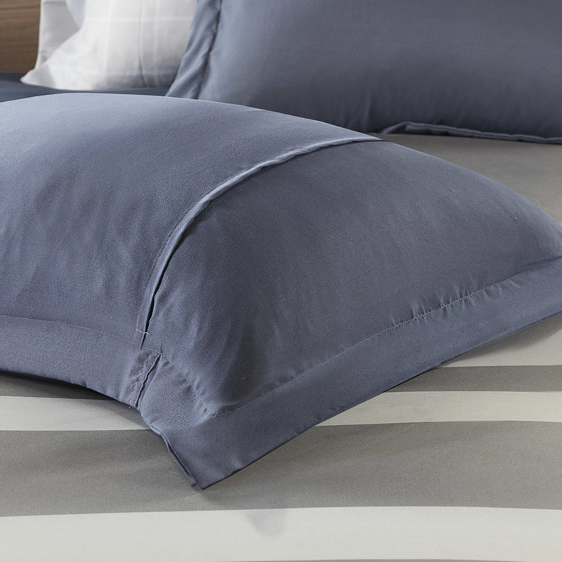 Édredon rayé bleu gris avec draps, rembourré, configuration de literie lavable à la machine pour une nuit apaisante