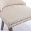 Chaise de salle à manger rembourrée à oreilles avec garniture cloutée et pieds en bois massif, beige, KD-224605556