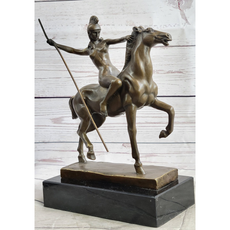 Figurines et sculptures Tieshia