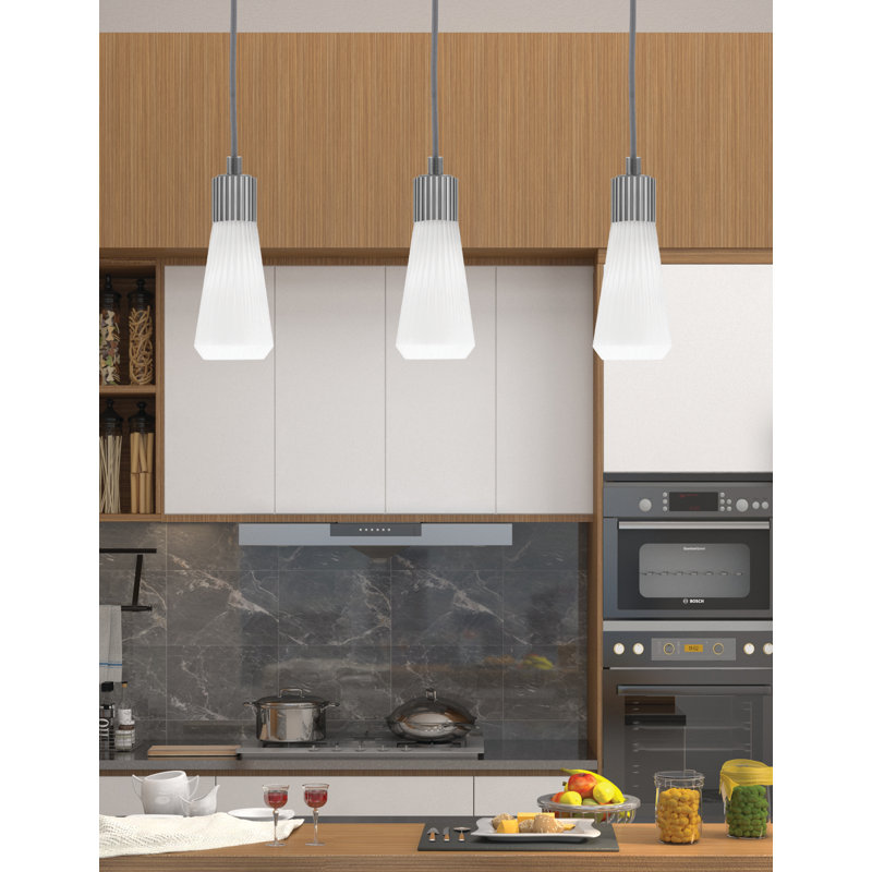Mini-luminaire suspendu à cordon Everleigh illustré en finition graphite avec verre opale blanc nervuré de 4 po, Blanc