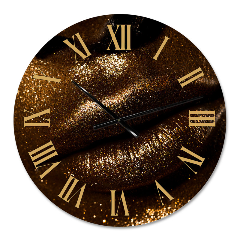 «Woman Lips With Glitter and Spangle» - Horloge murale moderne, Petit