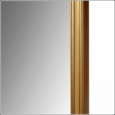 Miroir mural festonné en bois avec cadre doré métallique, parfait pour ajouter de l'élégance et de la profondeur à n'importe quelle pièce