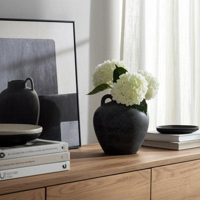 Vase en terre cuite avec poignée décorative moderne