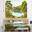 Lac de montagne de paysage avec la tapisserie d'eau bleue-28482728