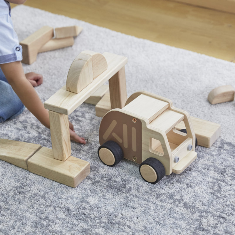 Camion à ordures en bois