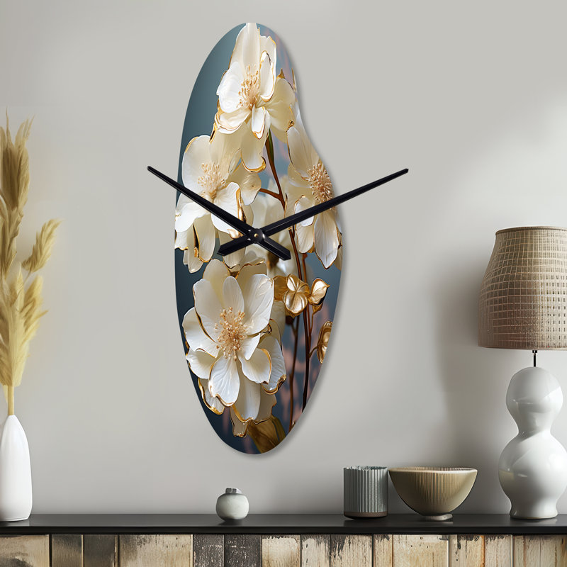 Magliozzi - Curved Shape Decorative White Hydrangea Wall Clock, Moyenne