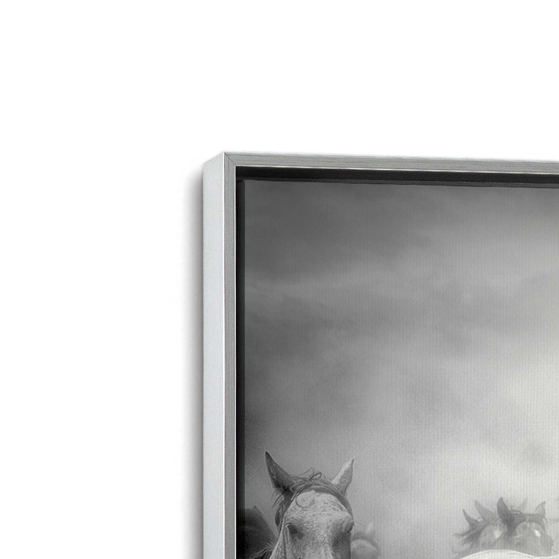 Thundering Hooves, reproduction sur toile, Cadre flottant en chrome poli, H 8,75 po x l 12,75 po x P 1,75 po