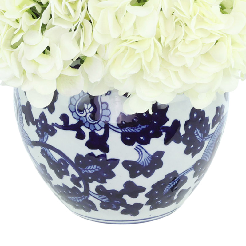 Arrangement floral d'hortensias dans un vase