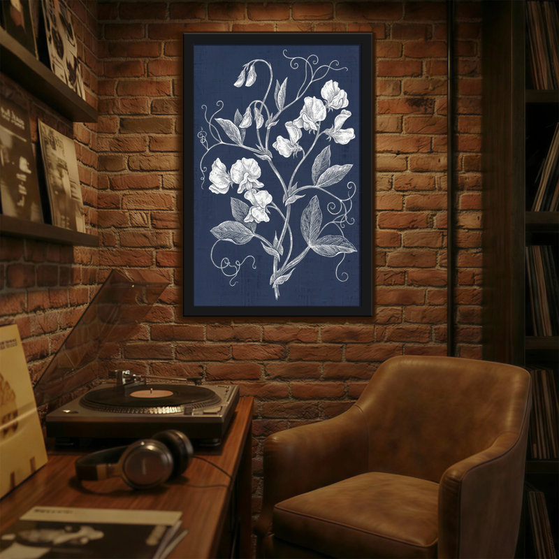 Plantes et fleurs à motif floral de vigne blanche sur fond bleu marine, H 18 po x l 12 po
