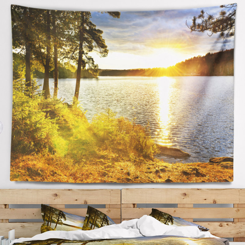 Paysage avec vue magnifique sur le coucher de soleil sur la tapisserie du lac, H 78 po x l 92 po