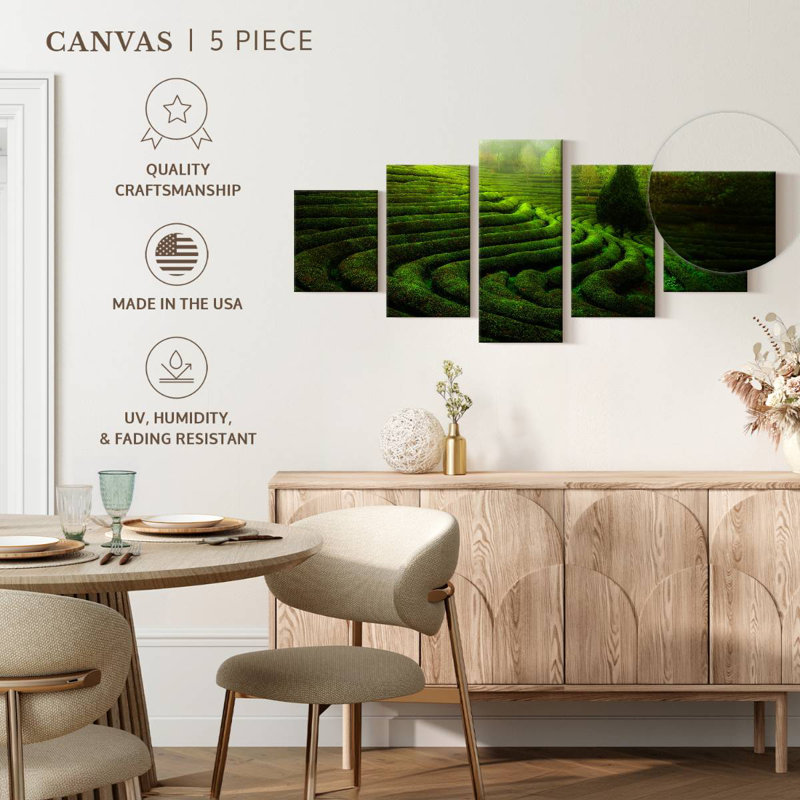 Arbre dans un champ vert, H 24 po x l 55 po