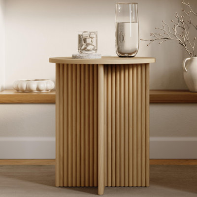 Stead Round Fluted Accent Table, Pedestal Drink Table, Modern Bedroom and Living Room Furniture, Small Round End Table with Solid Wood X-Base and Wood Veneer Top, Wooden Accent Table (Natural Oak)