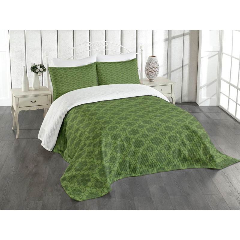 Green Geometric Patterned Queen Bedspread Set with Pillow Shams