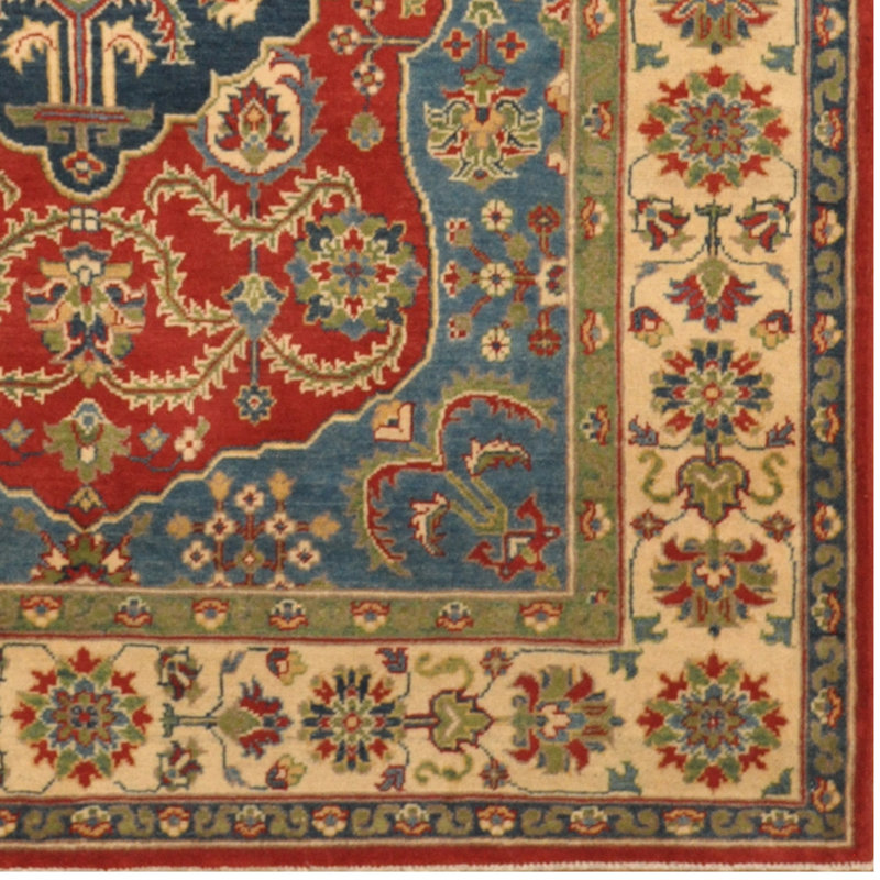 Tapis de surface en laine bleu/beige 5 pi 7 po x 8 pi 2 po one-of-kind-noué la à la main kazak Komal