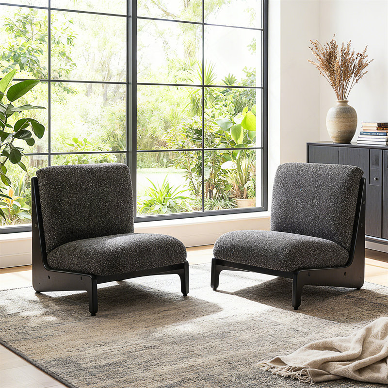 Chaise d'appoint moderne en bois massif avec coussin moelleux intégré pour une assise confortable et une décoration intérieure élégante