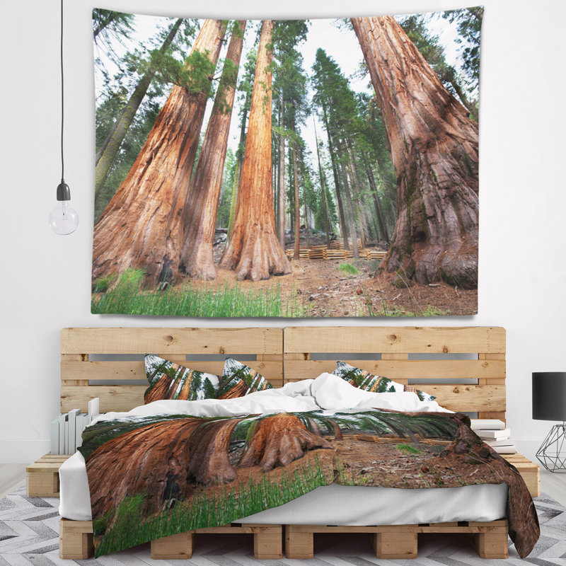 Tapisserie et trois grands séquoias avec paysage africain, H 32 po x l 39 po