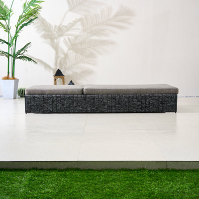 Chaise longue d'extérieur en aluminium avec sangles tissées et coussins