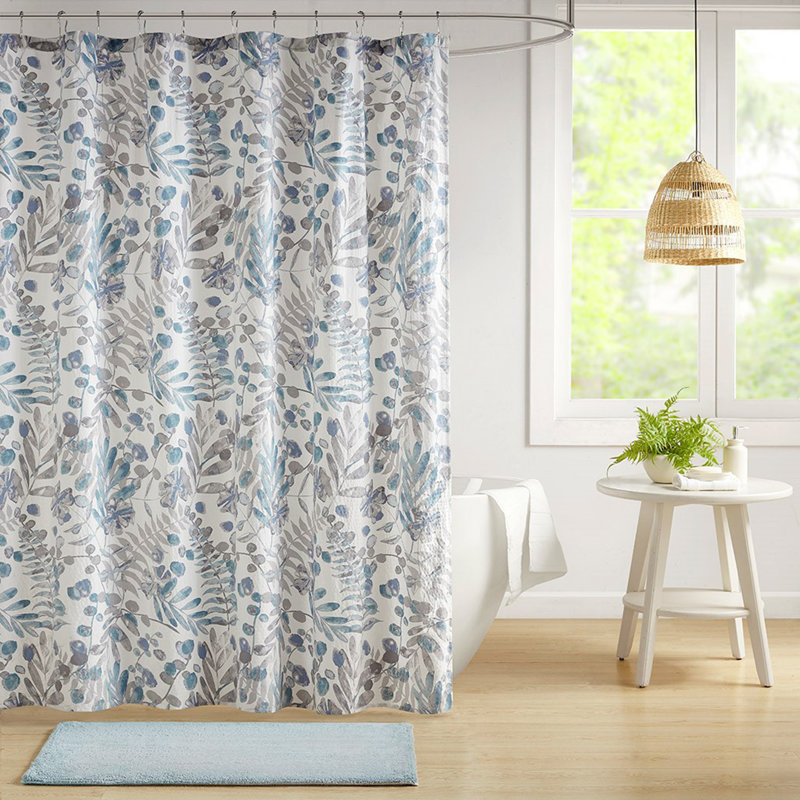 Rideau de douche imprimé en seersucker avec un grand motif floral, facile d'entretien et polyvalent pour les salles de bain modernes